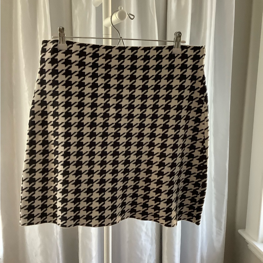LOFT Black and White Houndstooth Mini Skirt